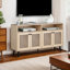 Meuble télé Mid-Century de 56 po de largeur avec portes d'armoire et pieds fuselés