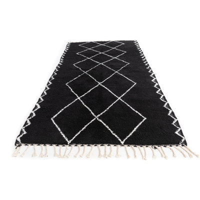 Oavia Black and White Rug