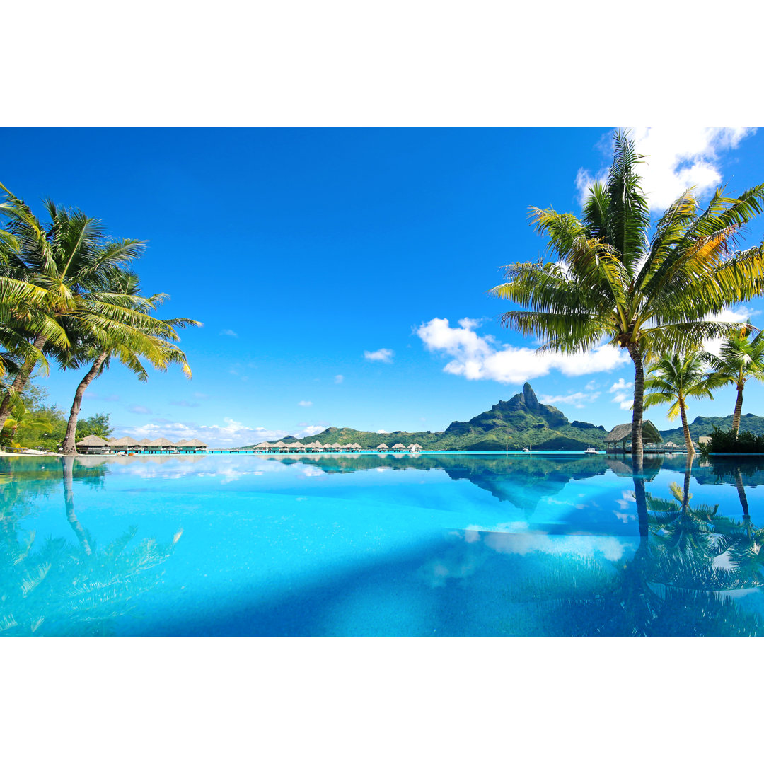 Beautiful Bora Bora Tahiti von TriggerPhoto - Kunstdrucke auf Leinwand ohne Rahmen