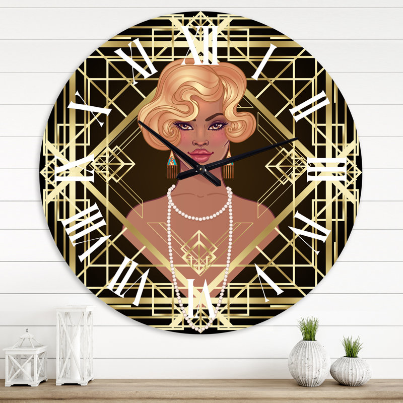 «Retro Women In Golden Art Deco Geometrics III» - horloge murale moderne, Grand