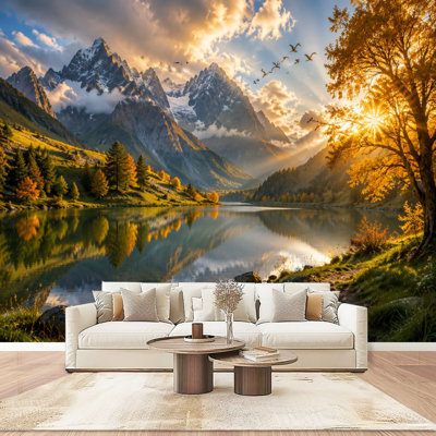 Papier peint mural autocollant représentant un majestueux paysage de montagne, des arbres d'automne et un coucher de soleil sur un lac. Décoration murale moderne pour chambre ou salon. Dimensions : 254 cm (L) x 366 cm (l).