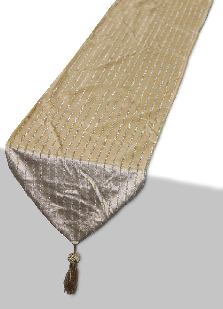 Cary Luxurious Vintage Table Runner Astoria Grand 