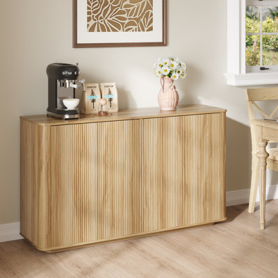 Buffet de rangement 55 "avec panneaux ondulés à 3 côtés MARNUR, tablettes réglables, base anti-basculement, comptoir facile à nettoyer, chêne