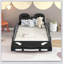 Lit plateforme en forme de voiture de course avec roues, fabrication en bois de pin durable, parfait pour les chambres d'enfants et décor ludique.