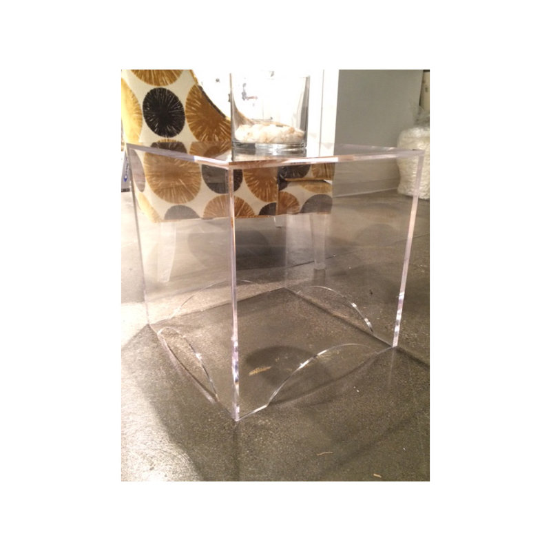 Table de bout cubique