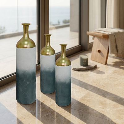 Ensemble de 3 vases de sol cylindriques hauts en métal émaillé ombré, style vintage, col doré, gris antique et blanc.