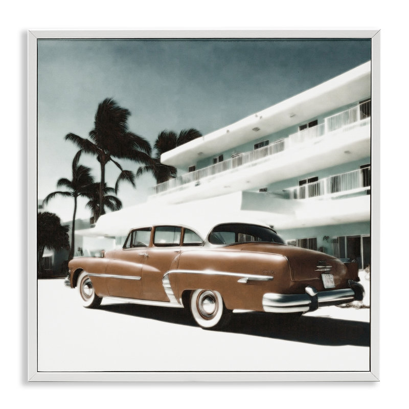 «Miami Classic Voiture», estampe numérique de Noah Bay, Estampe numérique encadrée blanc bord de mer, H 24 po x l 24 po