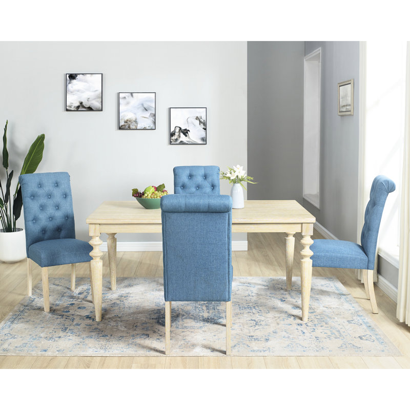 Repas: table rectangulaire avec pieds tournés, 4 chaises bleues et 5 chaises: brun et brun