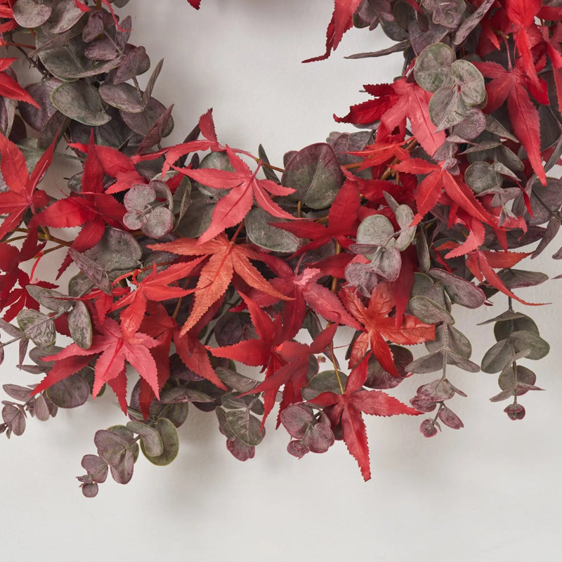 Automne soir - feuille d'érable rouge japonaise et couronne d'eucalyptus botanique d'automne
