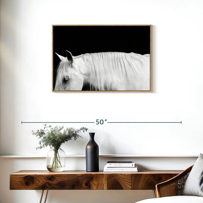 Blanc sur noir I, Cadre flottant en bois naturel, 31 po x 21 po
