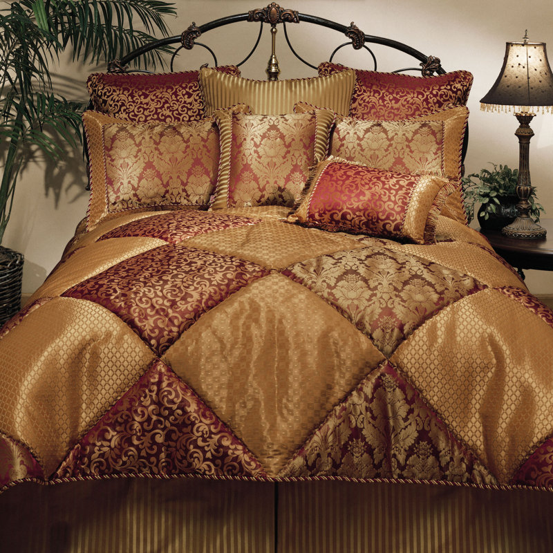 Chateau Royale Traditional Polyester Geometric Shapes Comforter, Queen Comforter + 7 Additional Pieces
