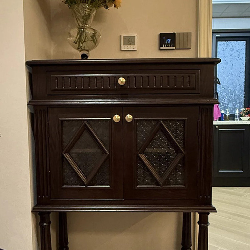 Armoire d'entrée médiévale sculptée