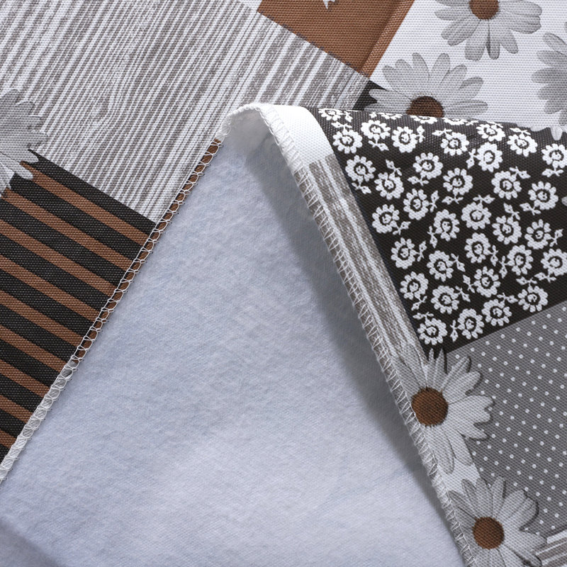 Nappe à carreaux en vinyle avec envers en flanelle 52 po x 90 po