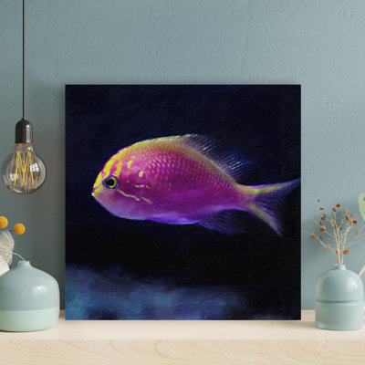 Photographie d'un poisson mauve en gros plan sur toile tendue