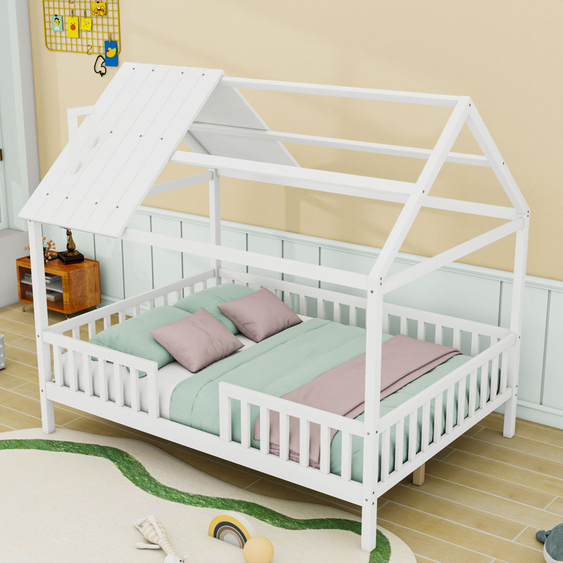 Lit double en bois avec maisonnette