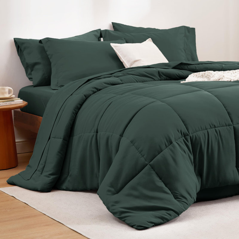 Bedsure Quilted Design Comforter Set, Queen Comforter + 6 Additional Pieces, Forest Green