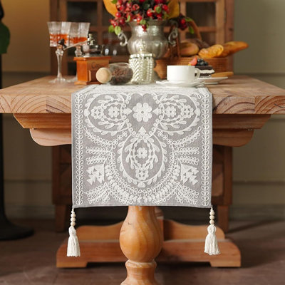Chemin de table brodé Macramé gris