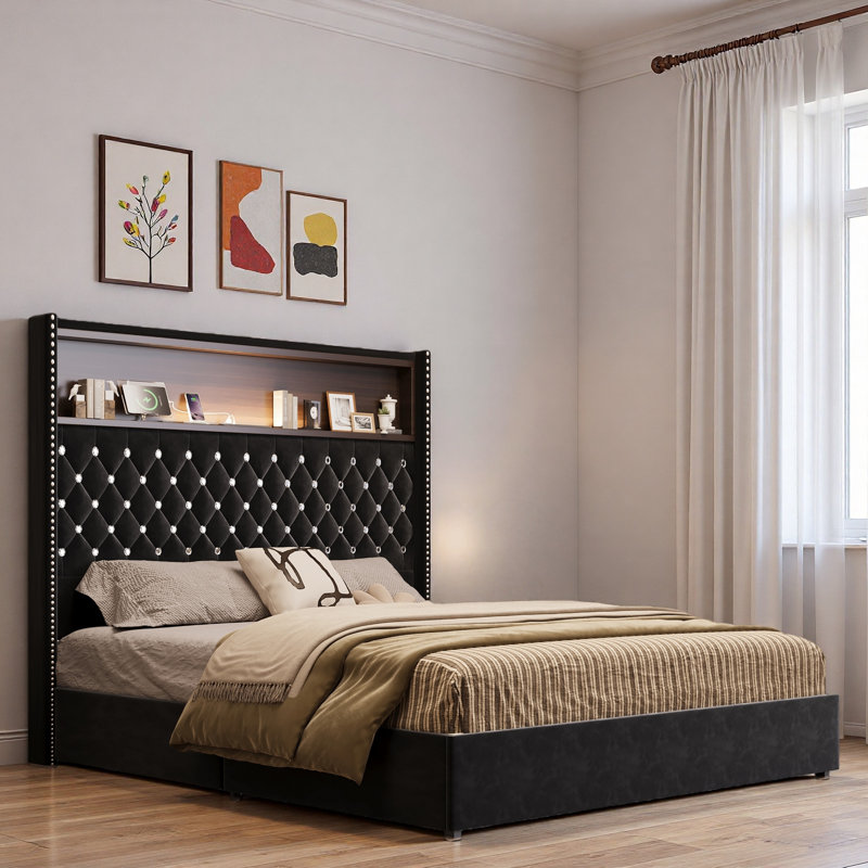 Lit capitonné en velours avec port USB, veilleuse et tête de lit haute Rivet, Black, Grand lit
