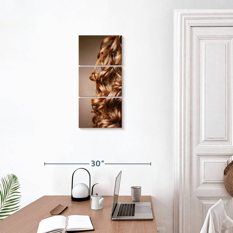 Cheveux roux ondulés, H 27 po x l 12 po
