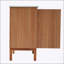 Meuble-lavabo moderne de 30 pouces avec lavabo en céramique, design minimaliste rétro, portes à poignée libre 45 degrés, grand espace de rangement à rayures verticales, grain de bois naturel