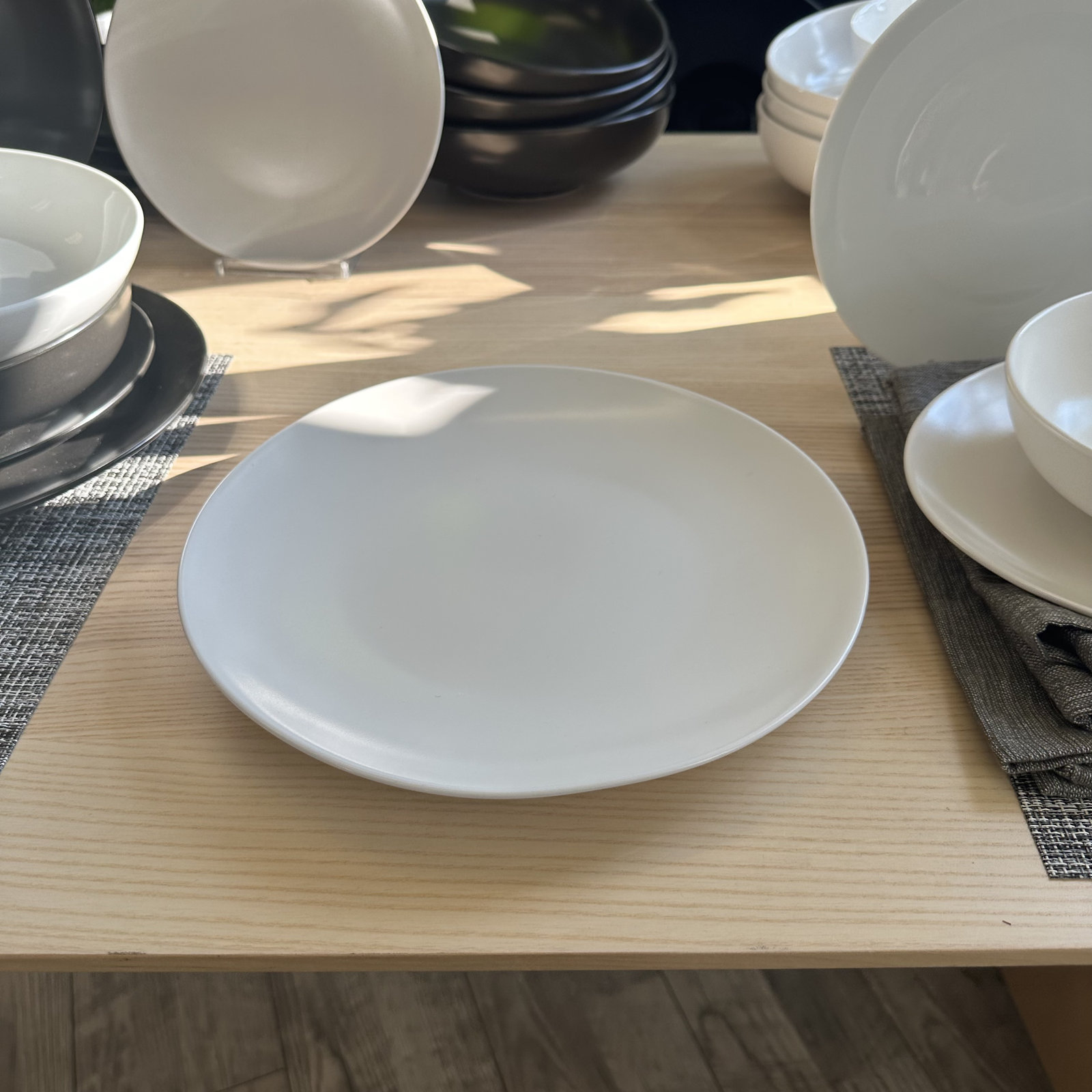 Malmesbury Coupe Stoneware Dinner Plate, White