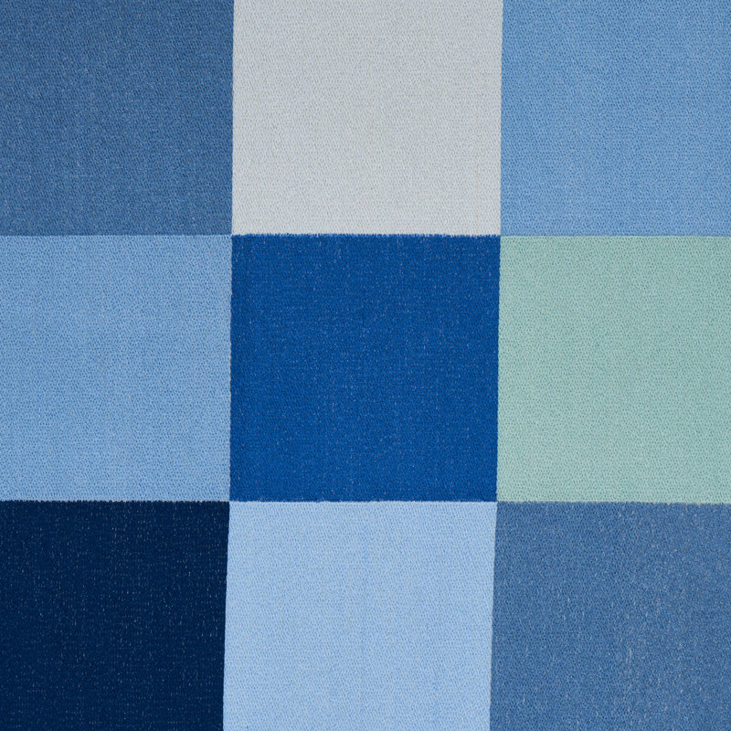 Tissu à carreaux brodés Schumacher x David Kaihoi, Bleu
