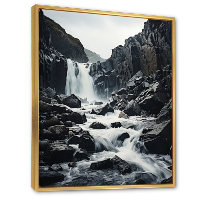 Chute d'eau monochrome contrastante sur toile, H 20 po x l 12 po x P 1 po, Cadre flottant doré