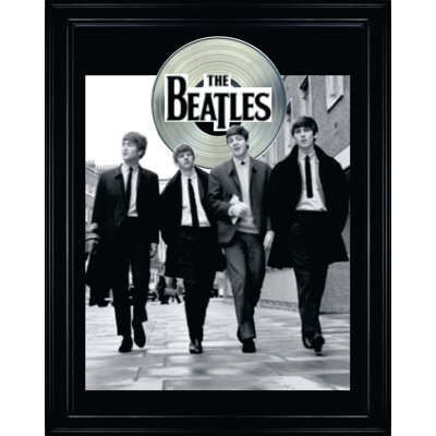 Les Beatles à Londres avec LP argenté