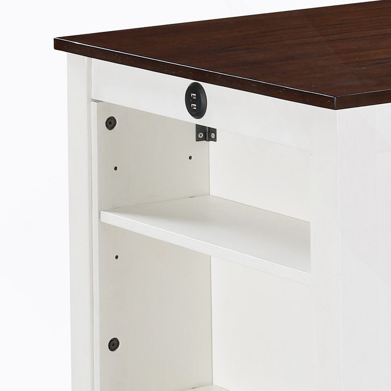 Ensemble de trois tables de salle à manger à hauteur de comptoir optimisée avec trois tablettes et deux chaises confortables pour une salle à manger confortable