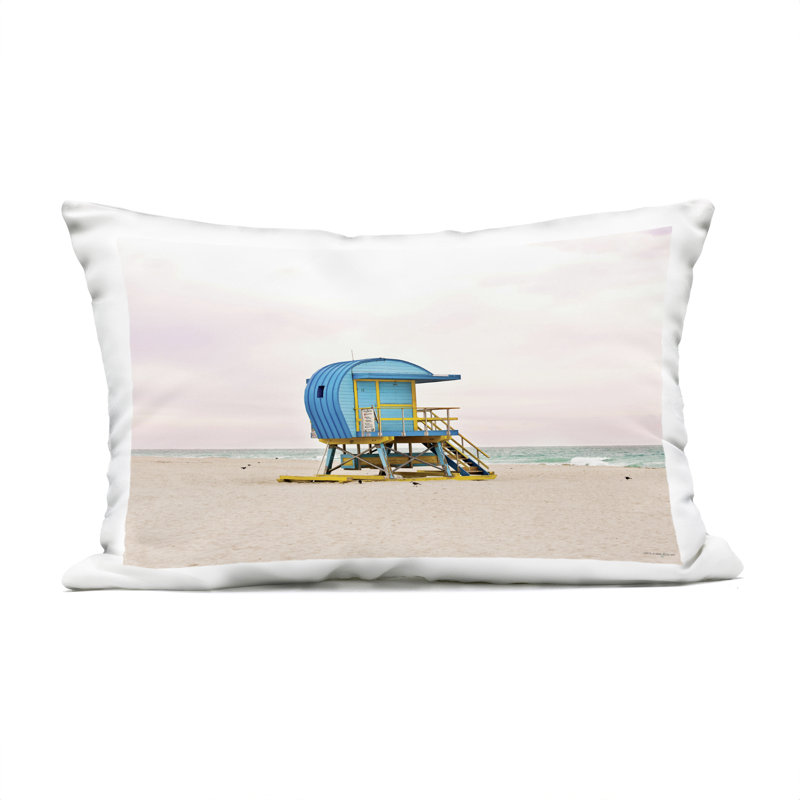 Coussin d'extérieur Summer Lifeguard Cabin par Seven Trees Design