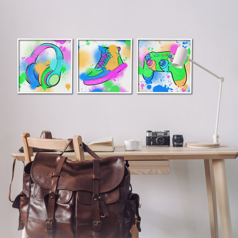 Ensemble de 3 giclées Urban Gaming & Sneakers par Marcus Prime, Giclée encadrée blanc bord de mer, H 17 po x l 17 po