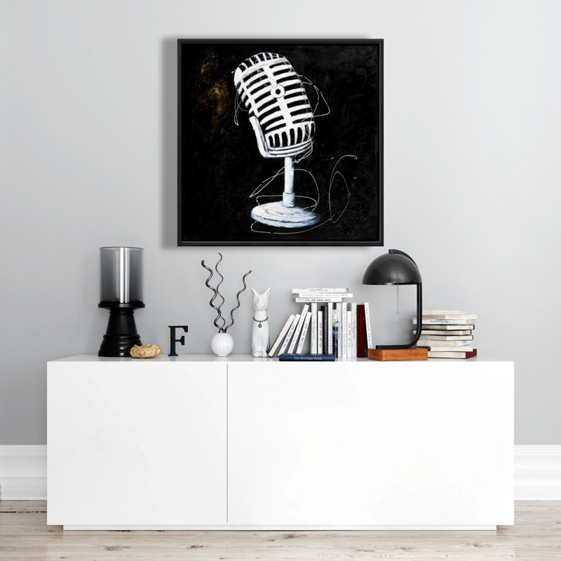 Microphone, reproduction sur toile, H 24 po x l 24 po