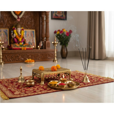 Piédestal d'autel en laiton Pooja Chowki décoratif en laiton avec des symboles et des clochettes de bon augure, plateforme spirituelle fabriquée à la main, décoration de chambre de Puja indien