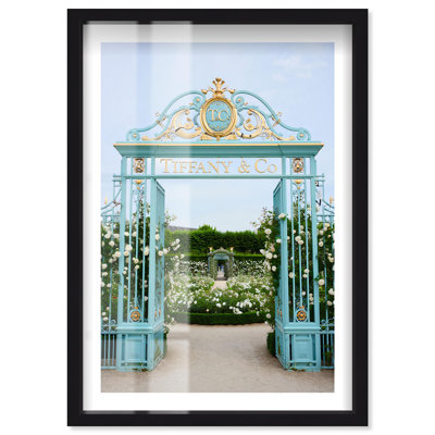 «Blue Gates I Shadowbox Print», photographie de mode par Notoriart, cadre noir, 16 x 24