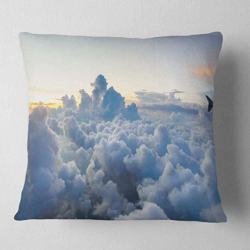 Coussin à imprimé de nuages lourds bleu ciel clair, 16 po x 1 po, Coussin décoratif