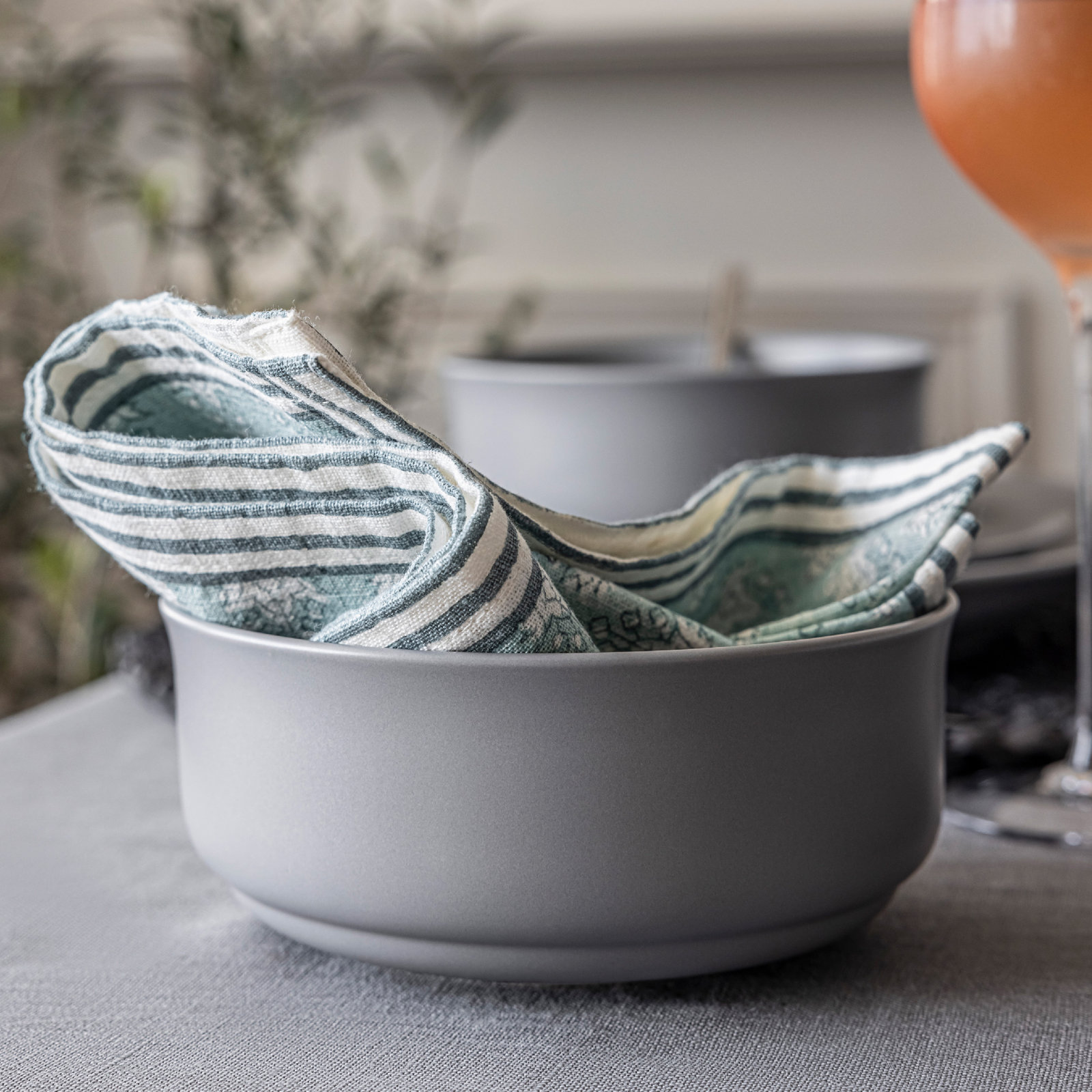 over&back Rimmed 26oz Hand-Finished Stoneware Cereal Bowls, Gray