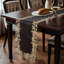 Chemin de table élégant Niya pour salle à manger Tarantino-249057568