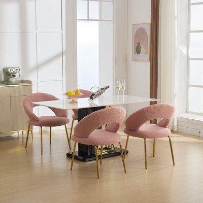 Chaise en molleton à pieds en métal