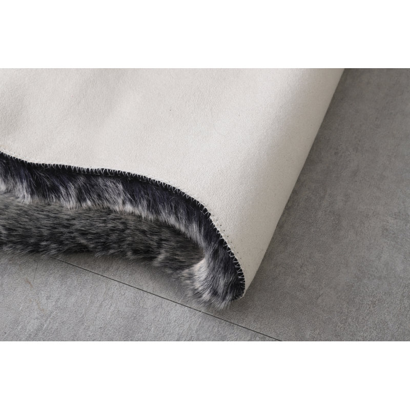 Tapis noir à poils longs Furry, Tapis de couloir 2 pi x 5 pi