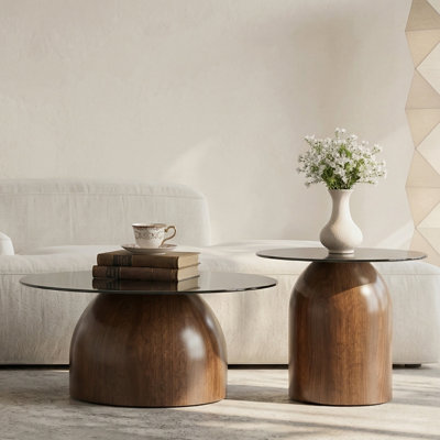 Ensemble de 2 tables basses rondes gigognes avec plateau en verre transparent et base en métal au fini noyer