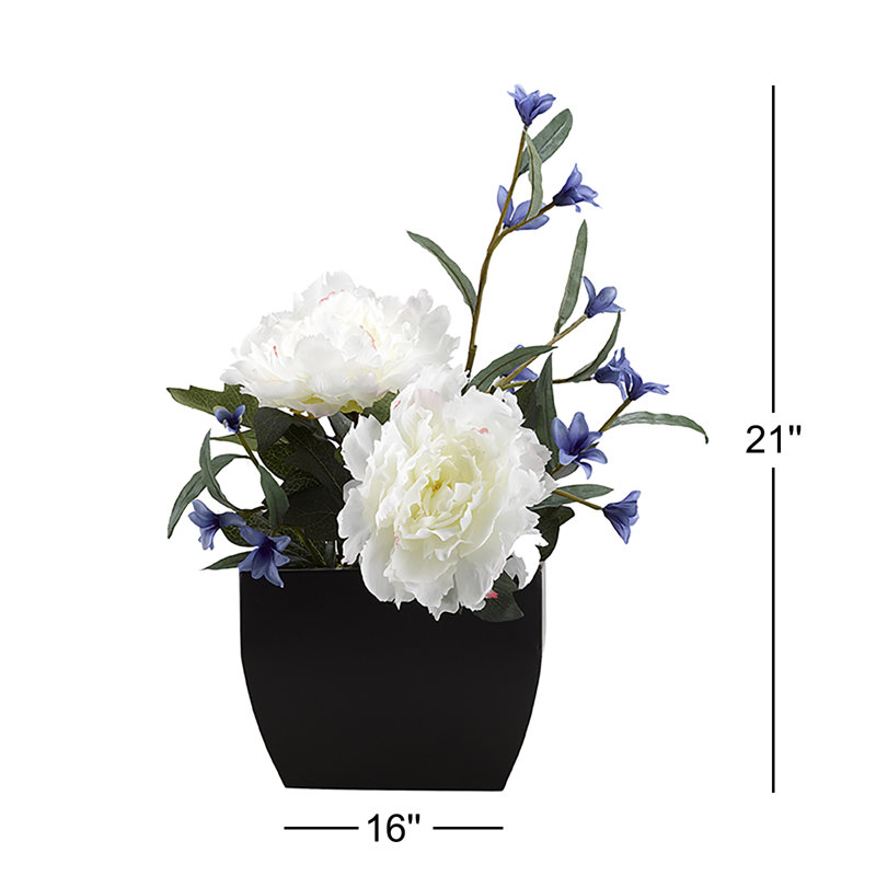 Arrangement floral de plancher pivoines dans un pot de fleurs