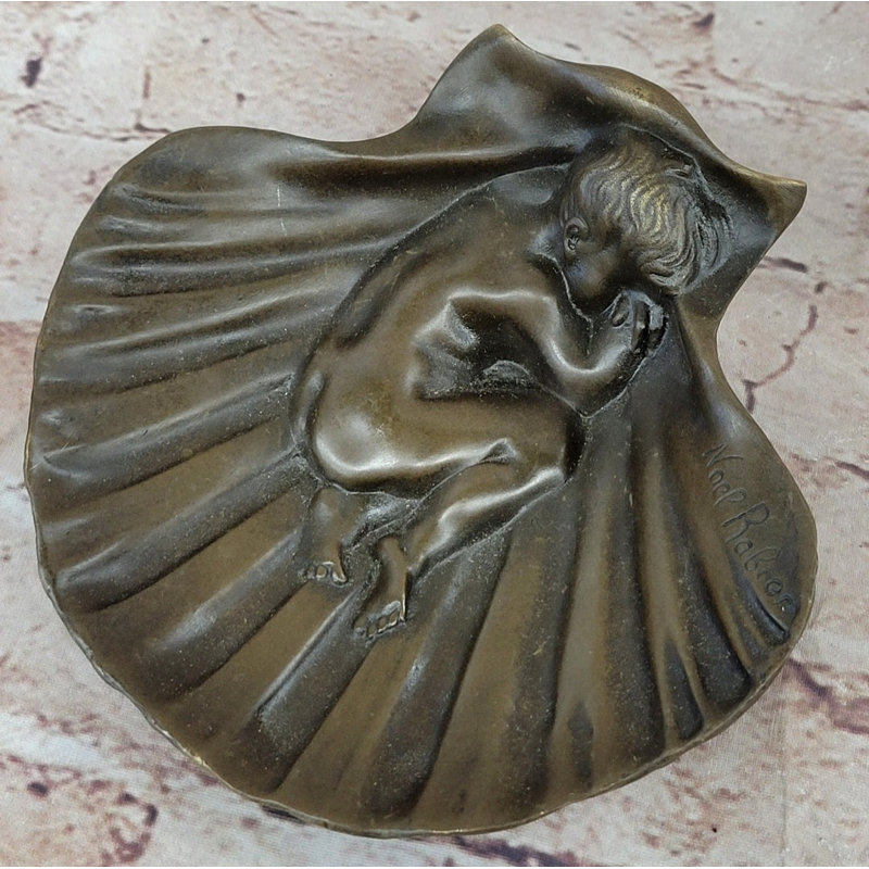 Cendrier Aakilah Sleeping Baby Boy in Clam