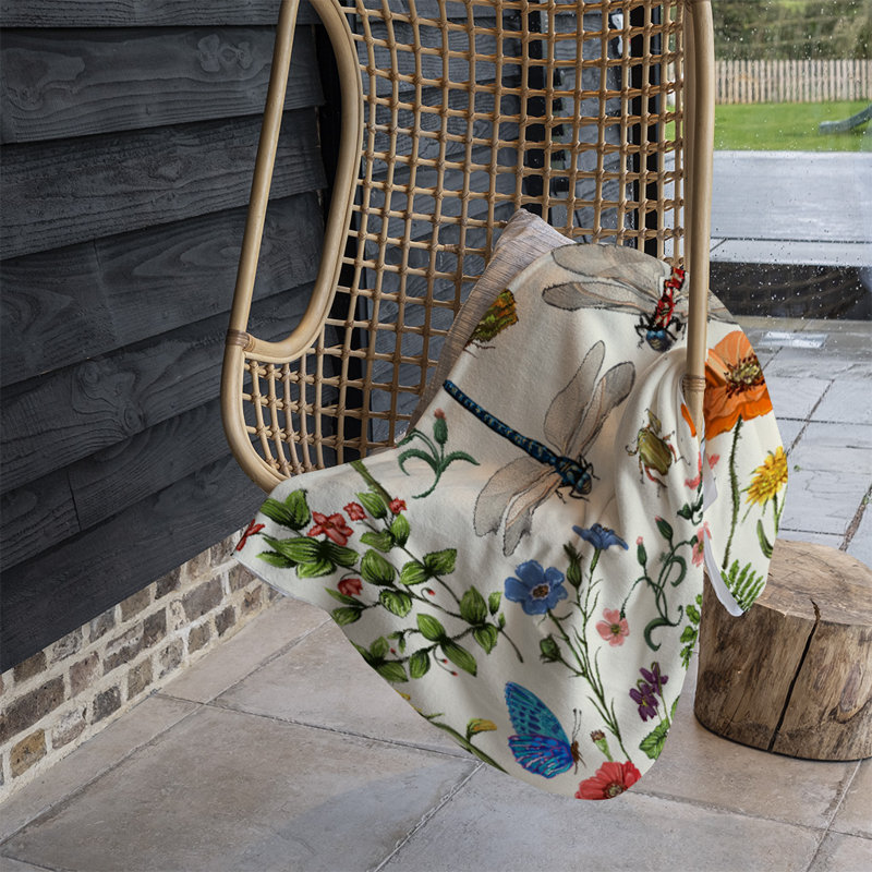 Saravia Throw Blanket