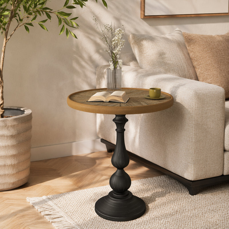 Table de bout polyvalente en bois avec un attrait intemporel pour divers décors