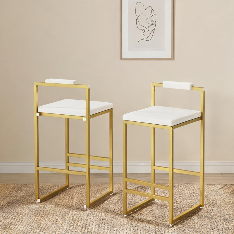 Ensemble de 2 tabourets de bar pour îlot de cuisine - structure moderne en métal doré avec revêtement en velours blanc éclatant, hauteur comptoir