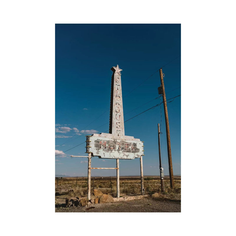 «Marfa Stardust» par Bethany Young, reproduction de photo sur toile tendue, H 26 po x l 18 po x P 1,5 po