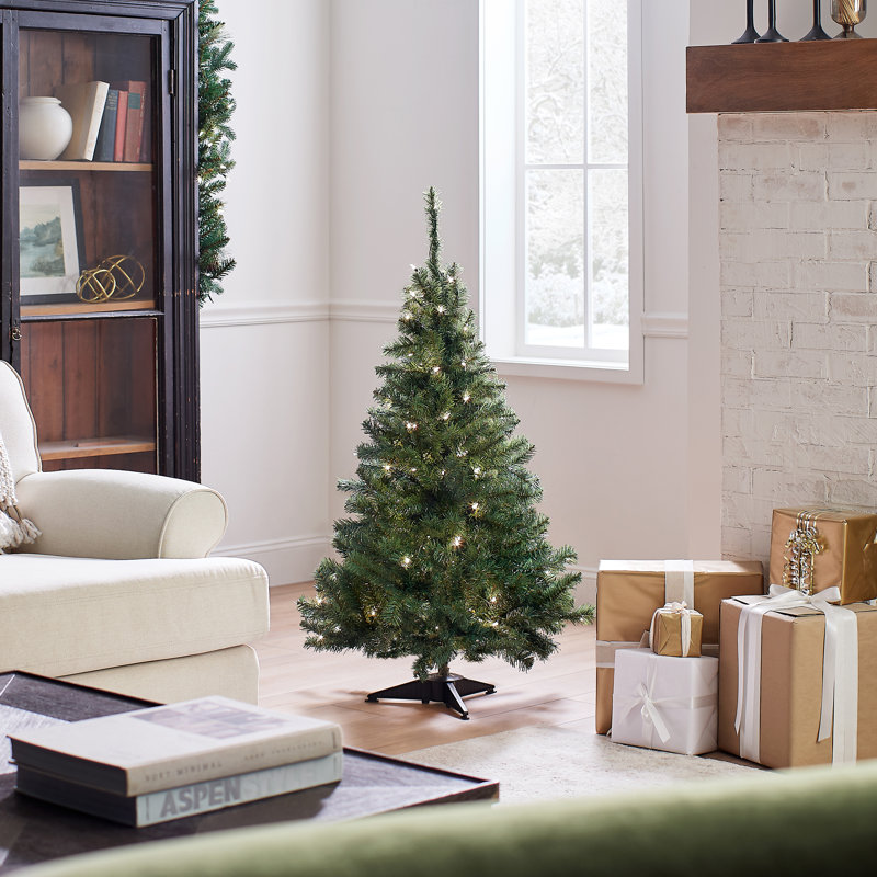 4ft. Kincaid Spruce Tree, Clear Lights