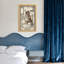 Bath and Laundry Tiger lisant un journal sur la toilette dans la salle de bain-148577427-148577438-148577439