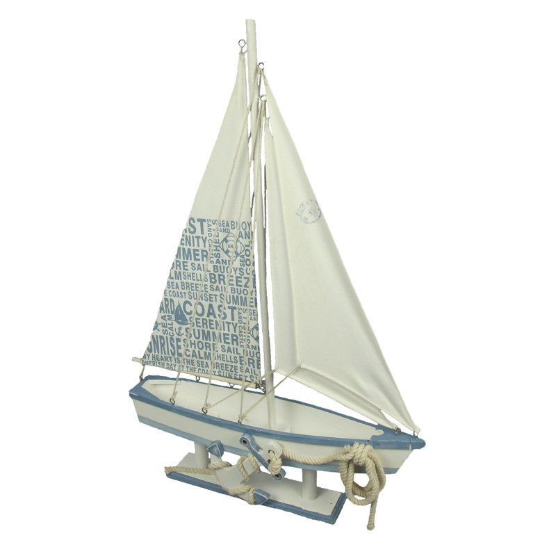 Bateau de voile en bois avec une voiture de modèle d’ancrage ou un véhicule Brubaker