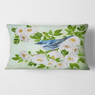 Petit oiseau assis sur une branche de rose Housse de coussin rectangulaire et insert